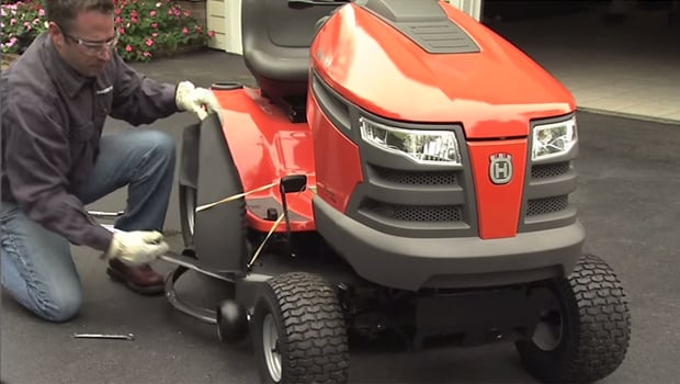 How to Replace the Blades on a Husqvarna Riding Mower